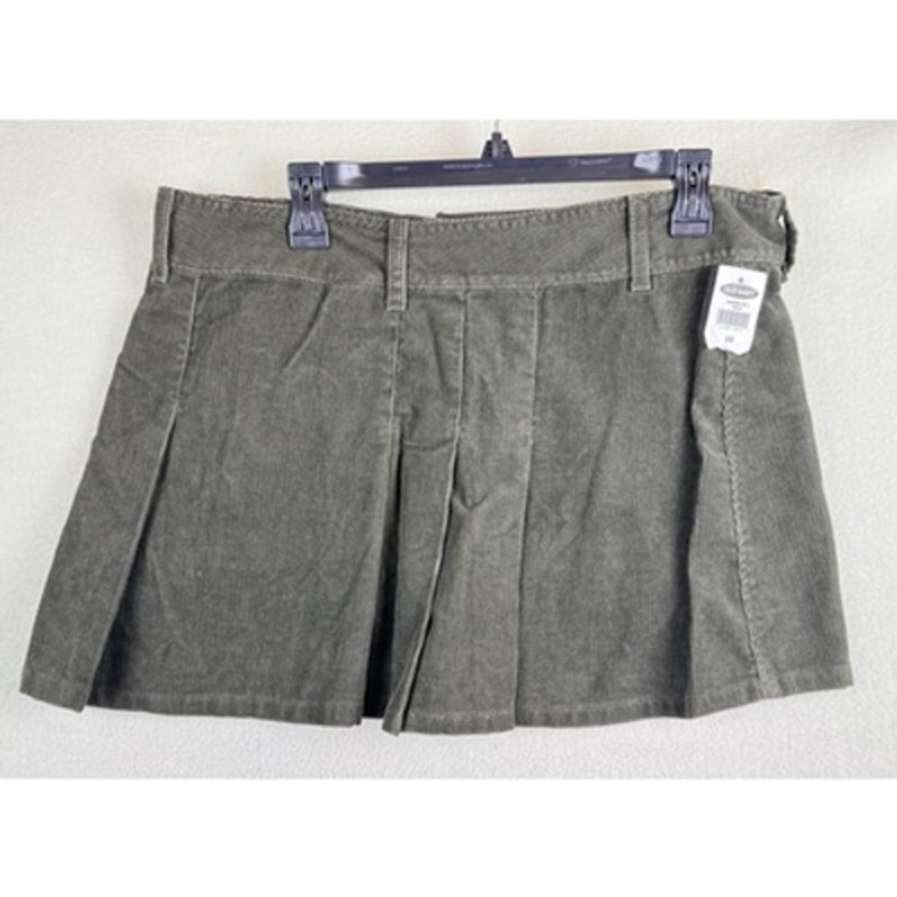 Old Navy Womens 10 Green Corduroy Pleated Bermuda Shorts 6 Inseam 232580-06-1